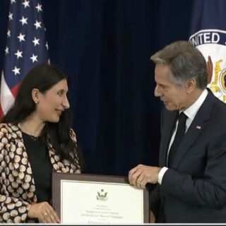 Victorina Luca, membră a Consiliului pentru egalitate premiată de către Secretatul de stat al SUA, Antony J. Blinken
